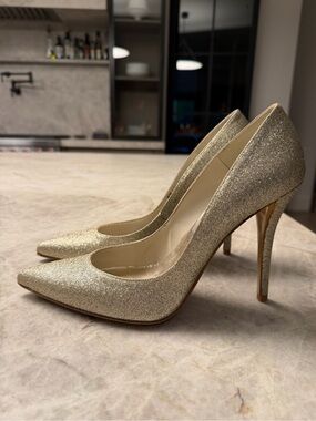 Never worn Stuart Weitzman Gold Glitter Pointed-Toe Pumps